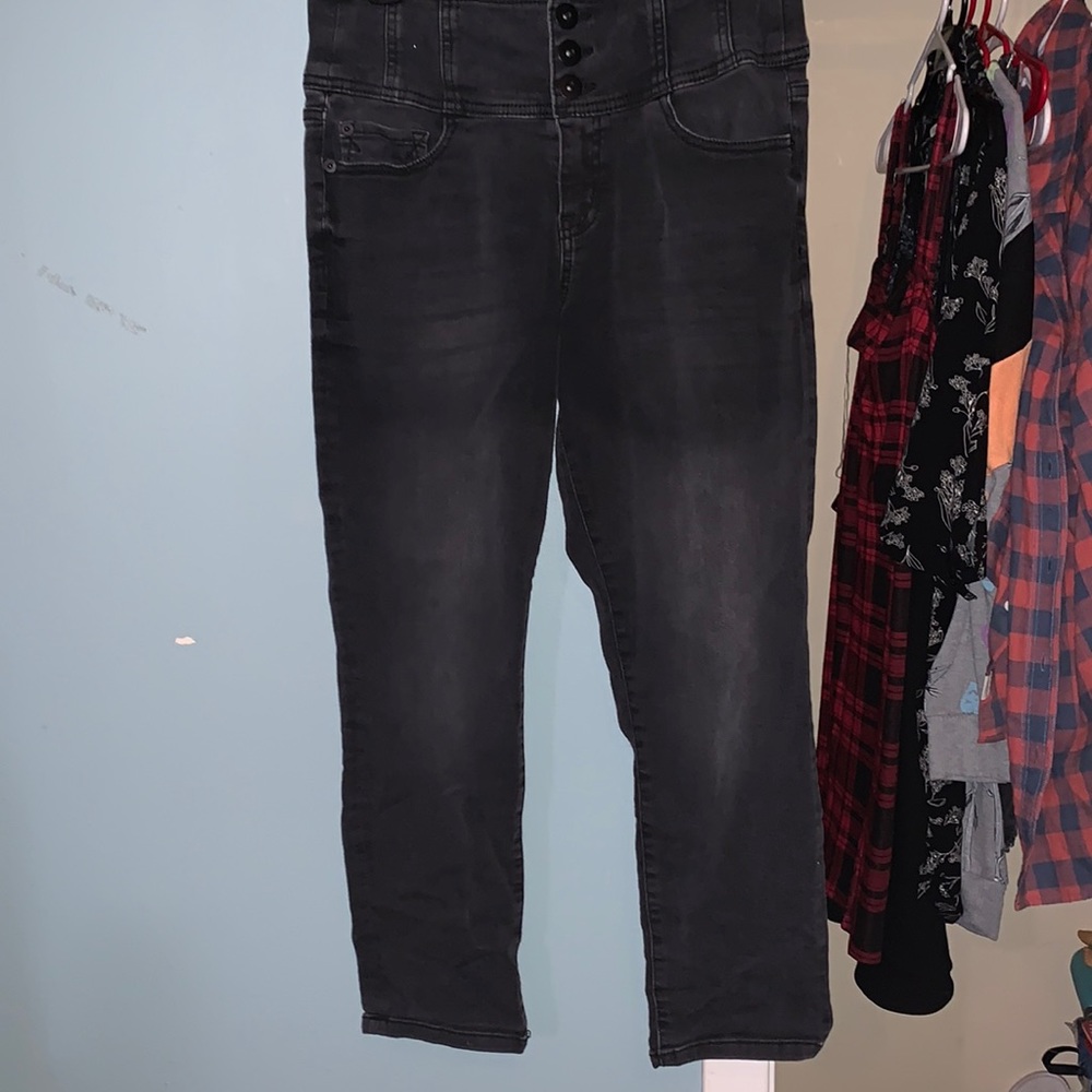 No boundaries high rise sculpting skinny crop size 13